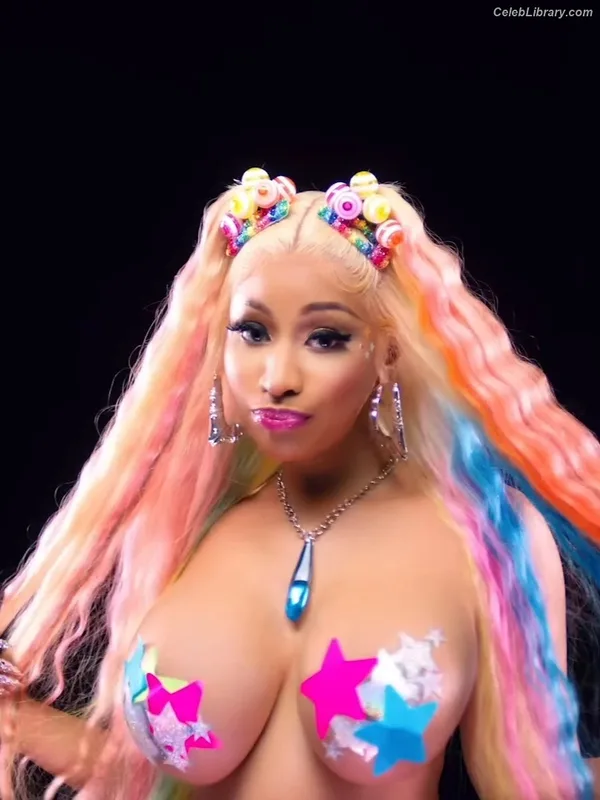 Nicki Minaj photo 18 of 983