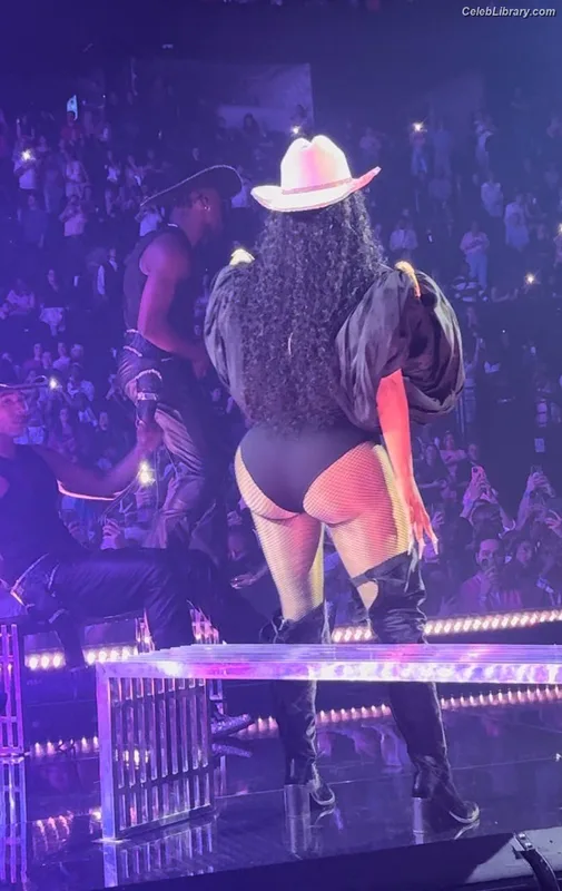 Nicki Minaj photo 22 of 983