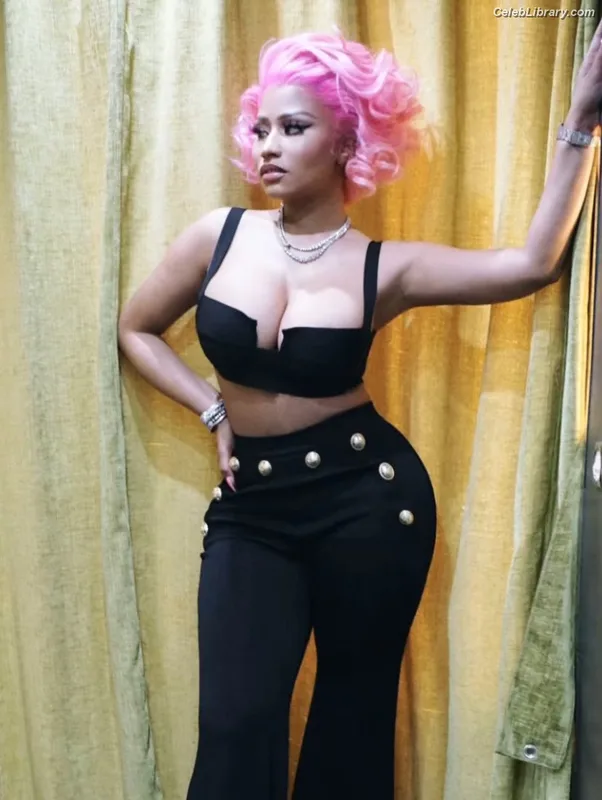Nicki Minaj photo 3 of 983