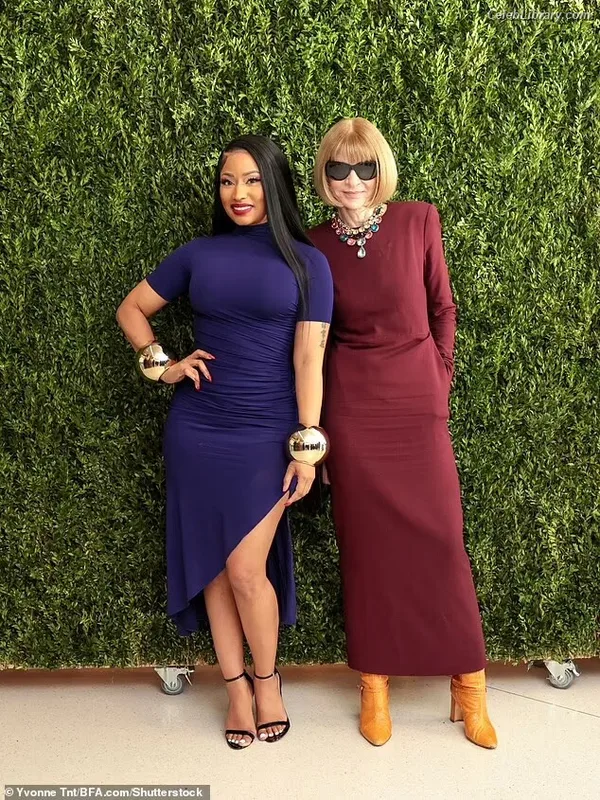 Nicki Minaj photo 7 of 983