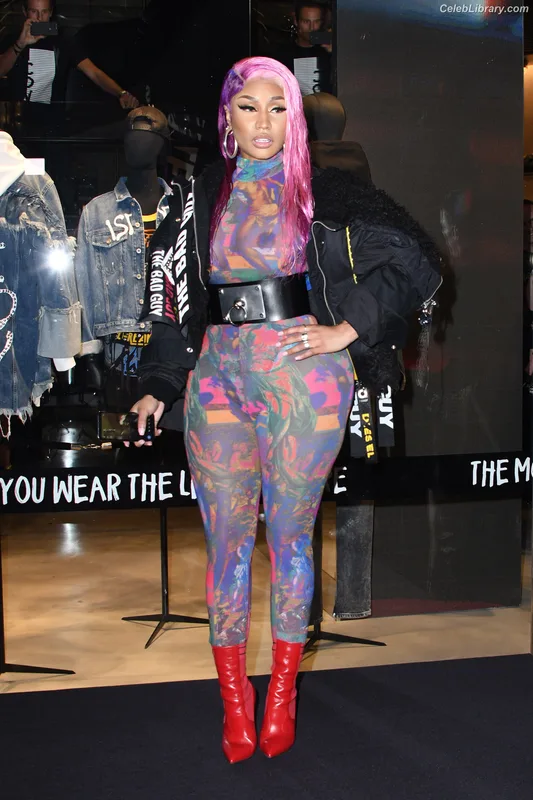 Nicki Minaj photo 1 of 983