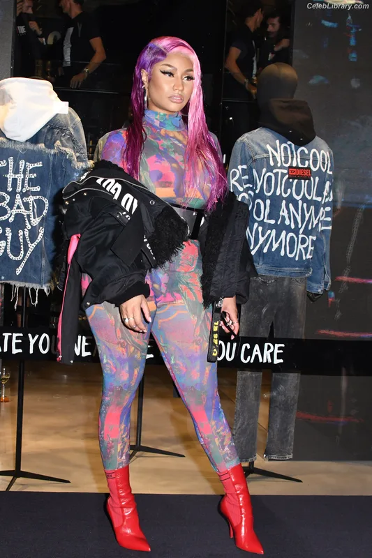Nicki Minaj photo 3 of 983