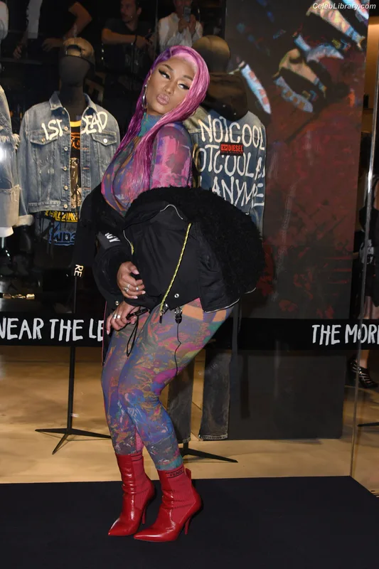 Nicki Minaj photo 13 of 983