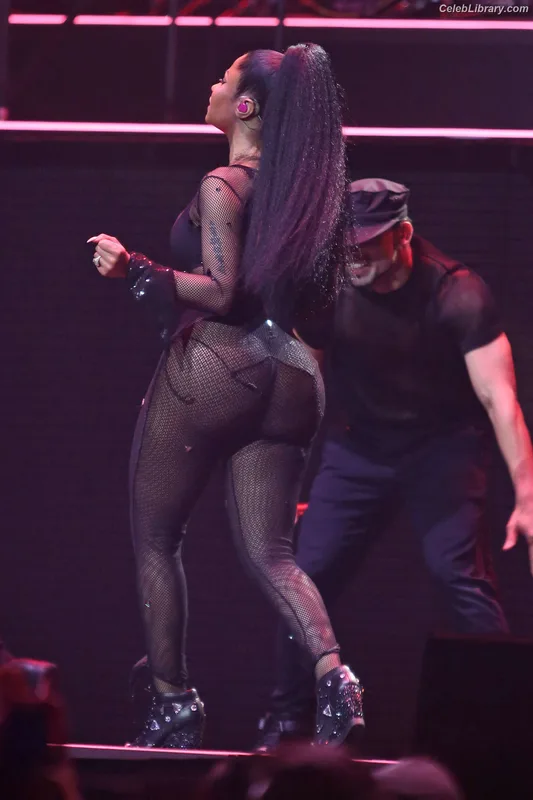 Nicki Minaj photo 1 of 983