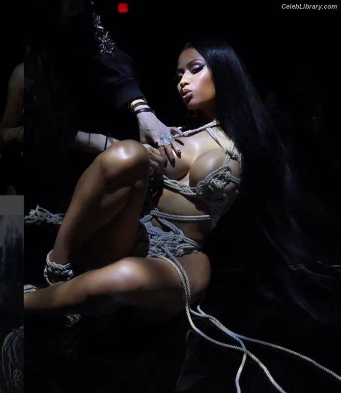 Nicki Minaj photo 7 of 983