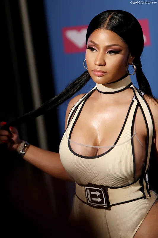 Nicki Minaj photo 7 of 983