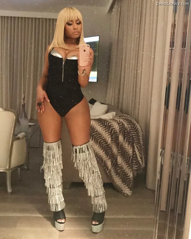 Nicki Minaj photo 8 of 983