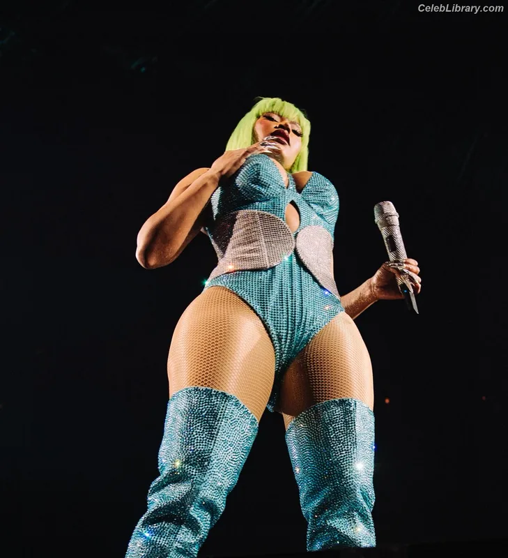 Nicki Minaj photo 5 of 983