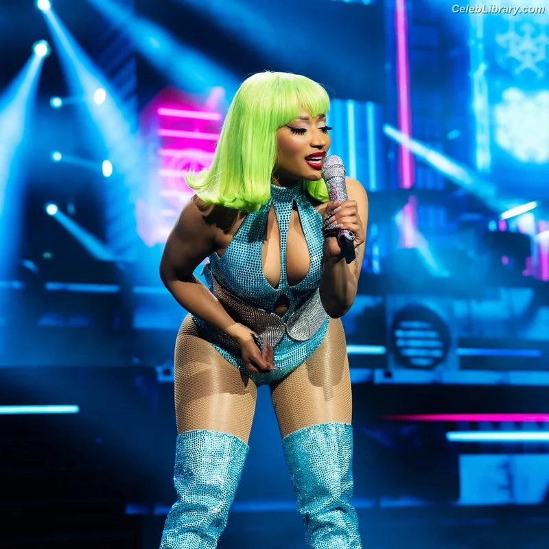 Nicki Minaj photo 8 of 983