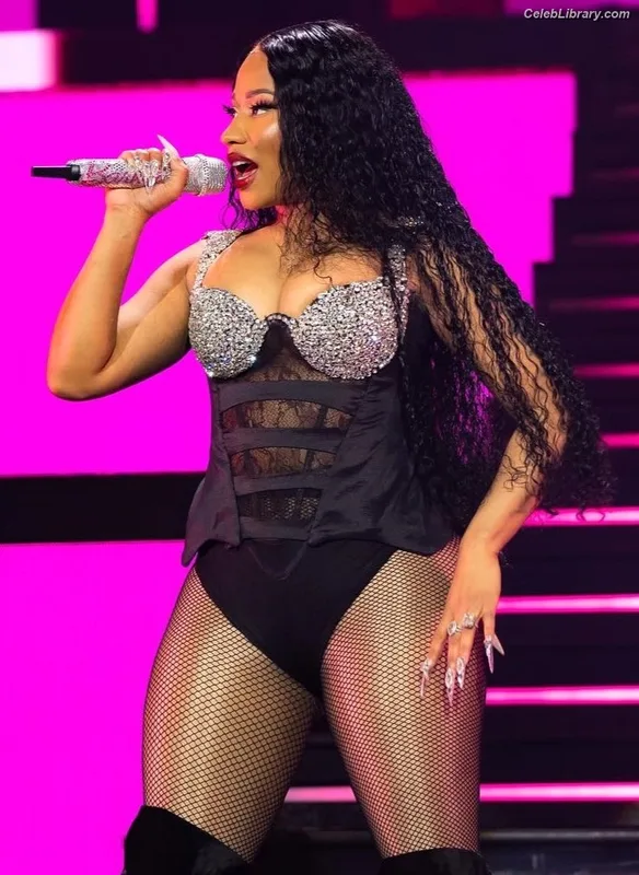 Nicki Minaj photo 15 of 983
