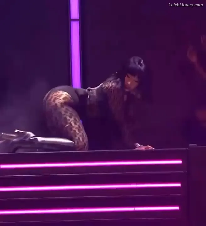 Nicki Minaj photo 19 of 983