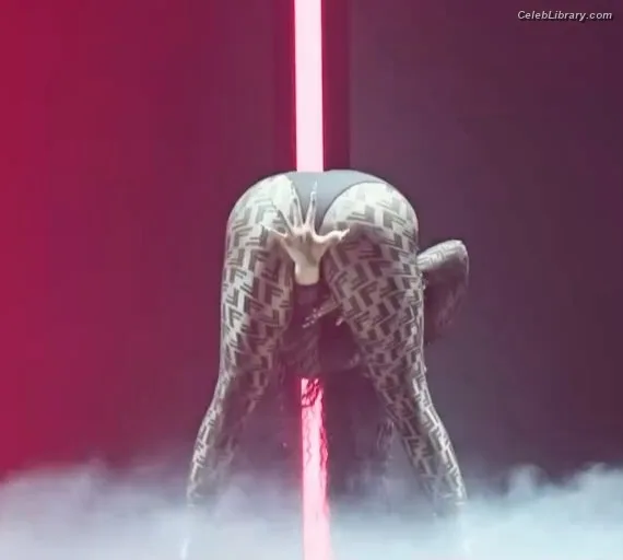 Nicki Minaj photo 24 of 983