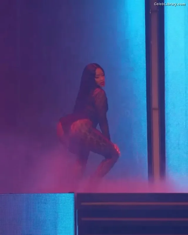 Nicki Minaj photo 2 of 983