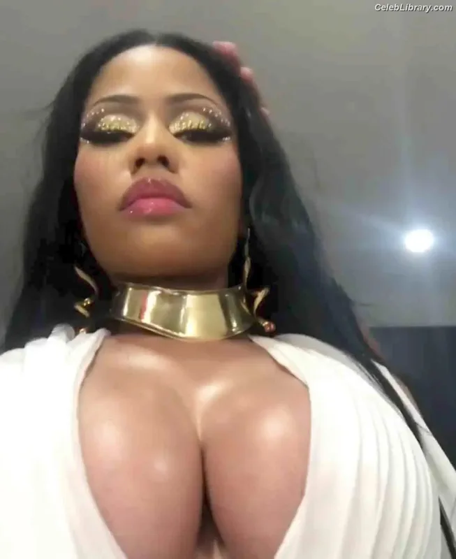 Nicki Minaj photo 8 of 983