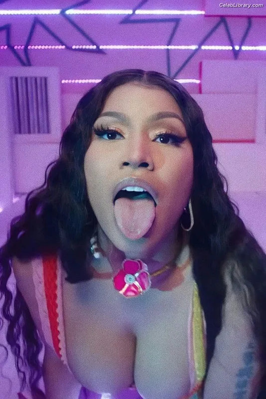Nicki Minaj photo 11 of 983