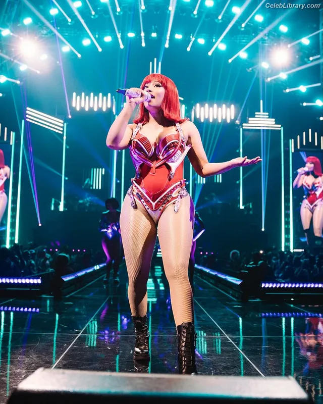 Nicki Minaj photo 19 of 983