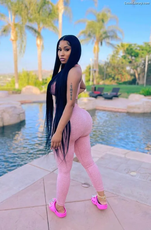 Nicki Minaj photo 2 of 983