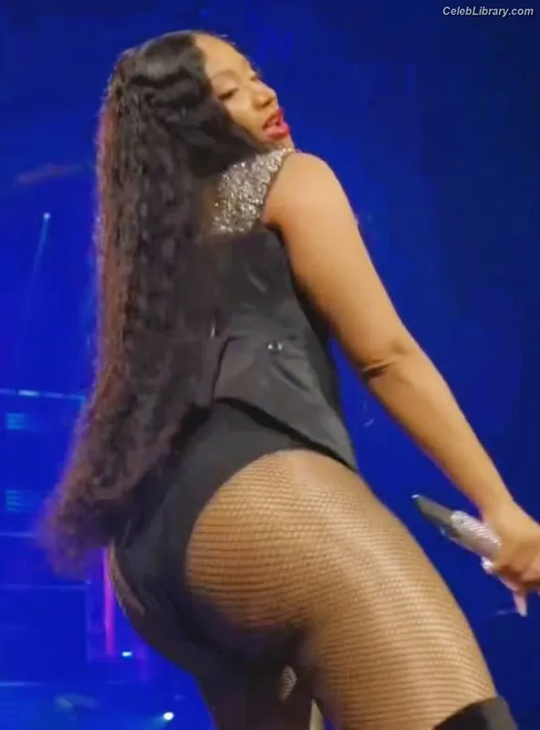 Nicki Minaj photo 21 of 983