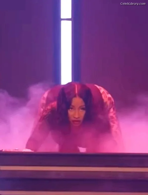 Nicki Minaj photo 8 of 983