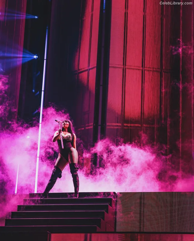 Nicki Minaj photo 14 of 983