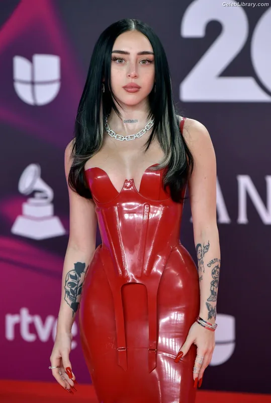 nicki nicole photo 3 of 262