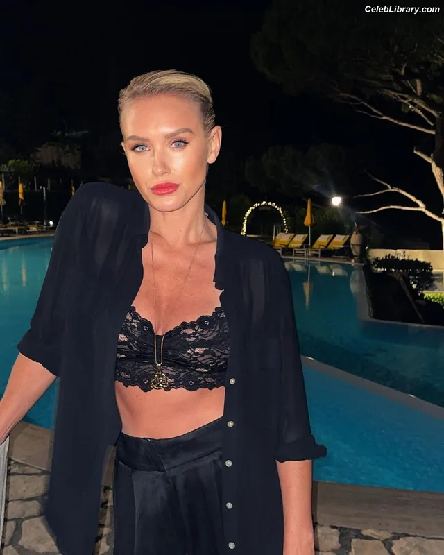 Nicky Whelan photo 16 of 140