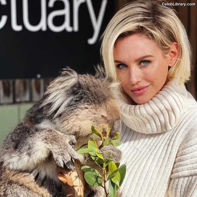 Nicky Whelan photo 19 of 140