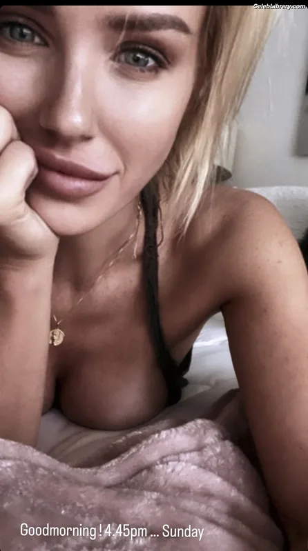 Nicky Whelan photo 10 of 140