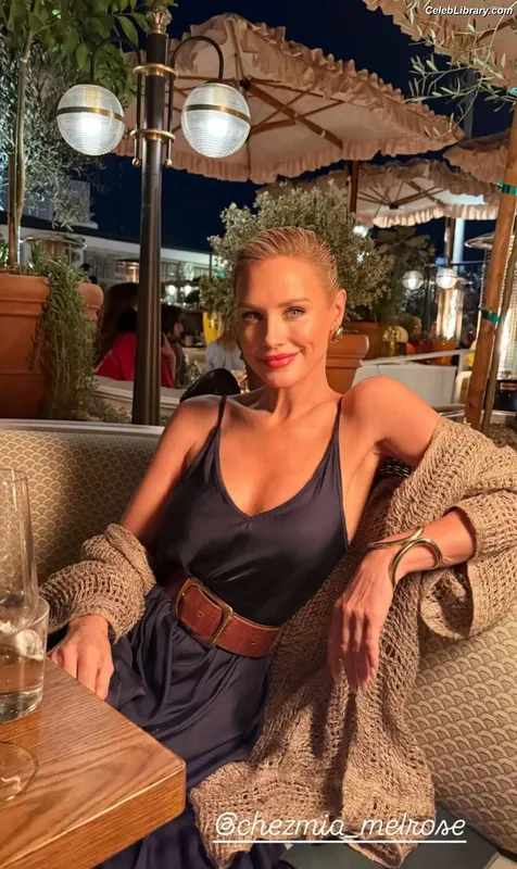Nicky Whelan photo 19 of 140