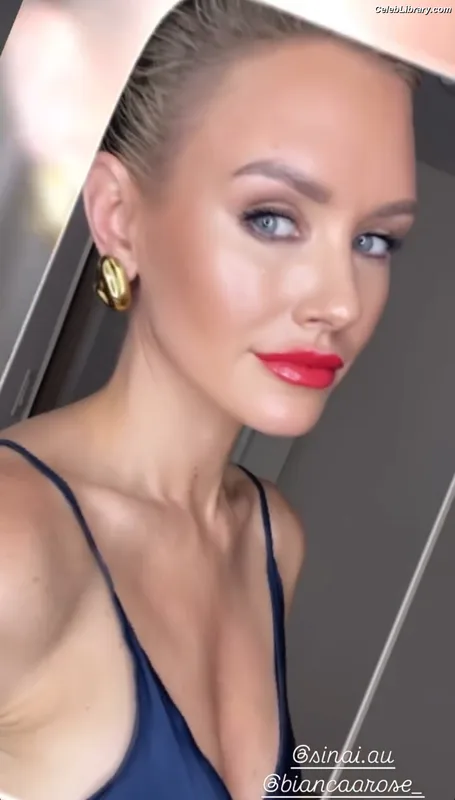Nicky Whelan photo 20 of 140