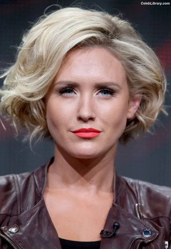 Nicky Whelan photo 20 of 140