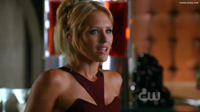 Nicky Whelan photo 21 of 140