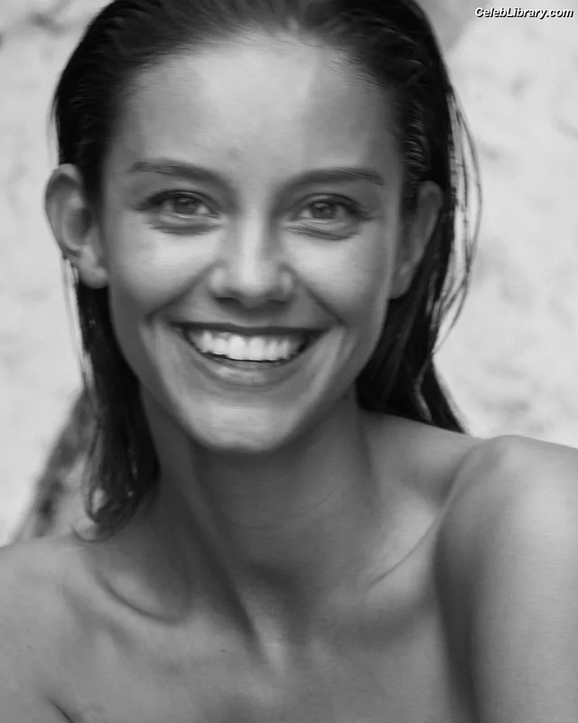 Nicola Cavanis photo 17 of 2358