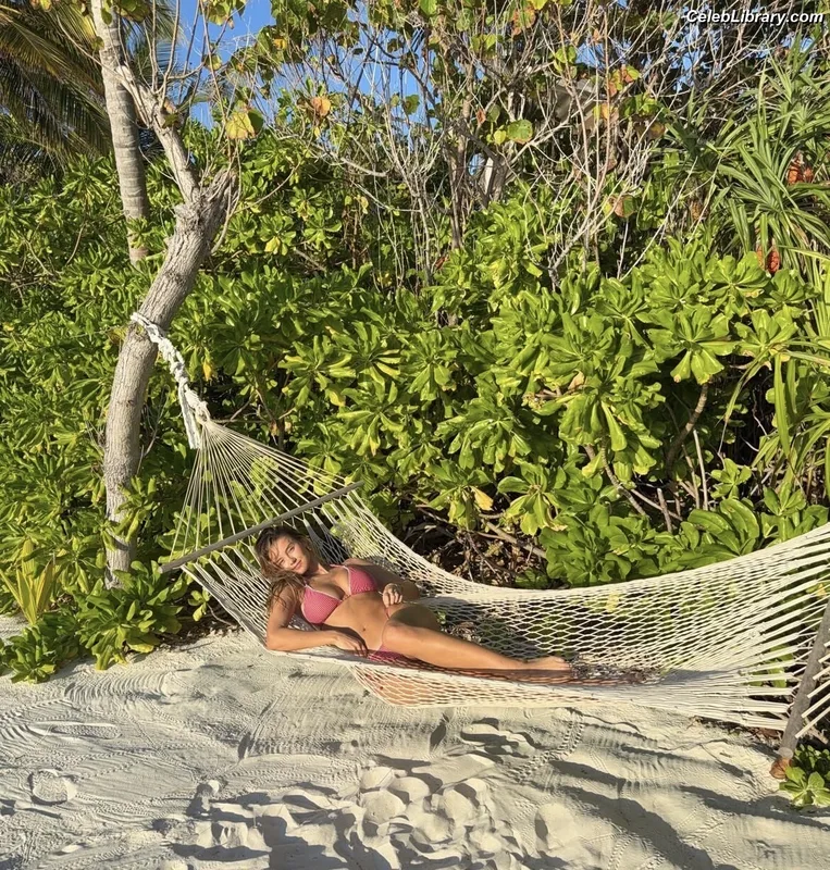 Nicola Cavanis photo 1 of 2358