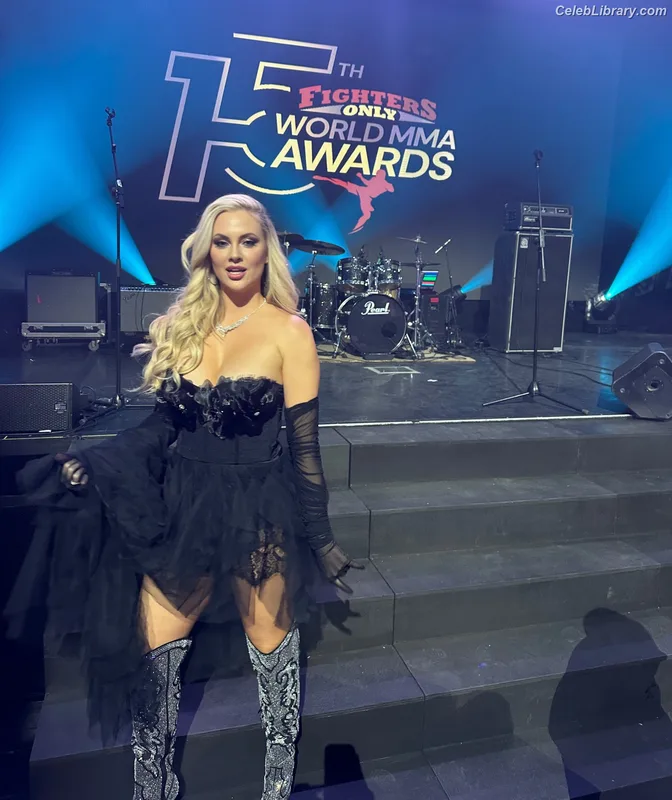 Nicole Arbour photo 2 of 109