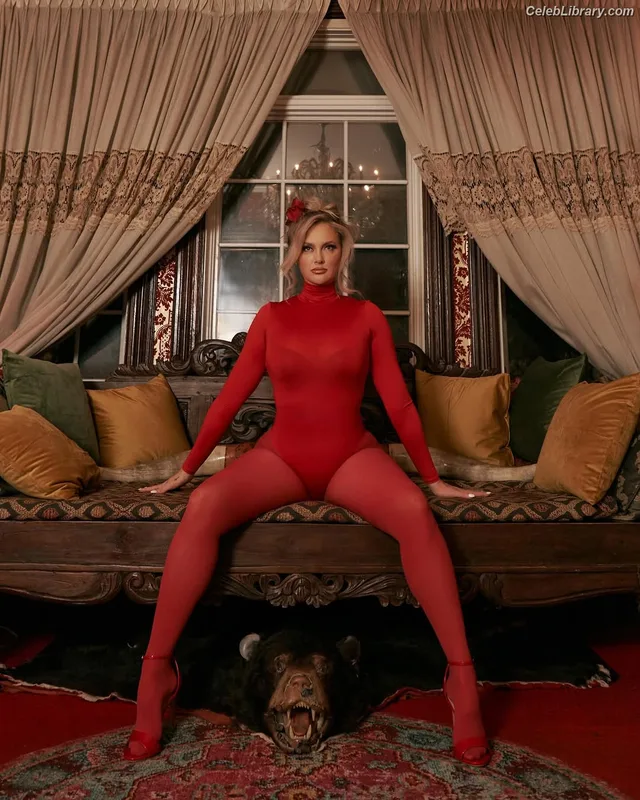 Nicole Arbour photo 12 of 109