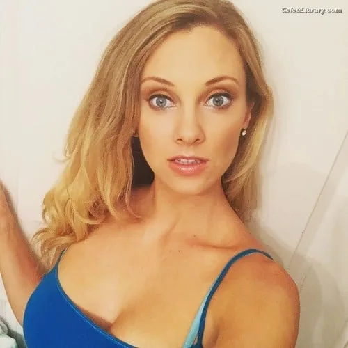Nicole Arbour photo 19 of 109