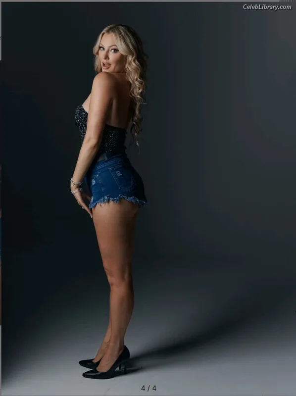 Nicole Arbour photo 19 of 109