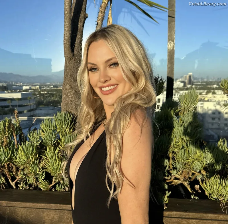 Nicole Arbour photo 23 of 109