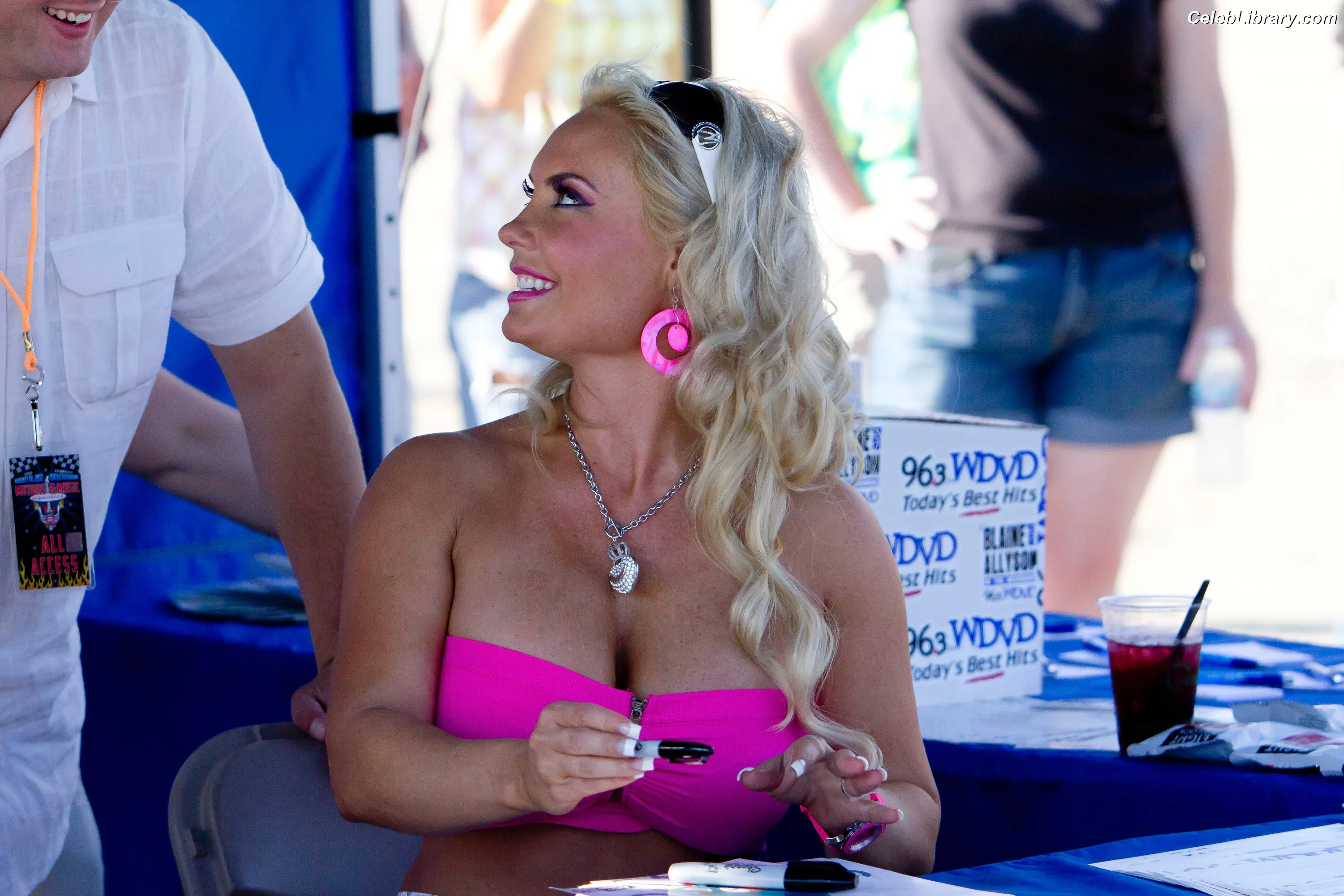 Nicole Coco Austin photo 7 of 1510