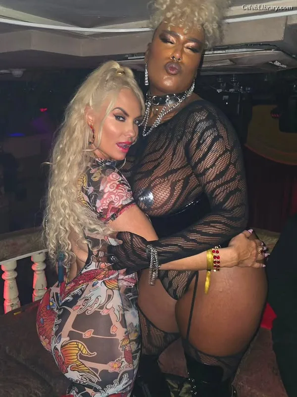 Nicole Coco Austin photo 19 of 1507