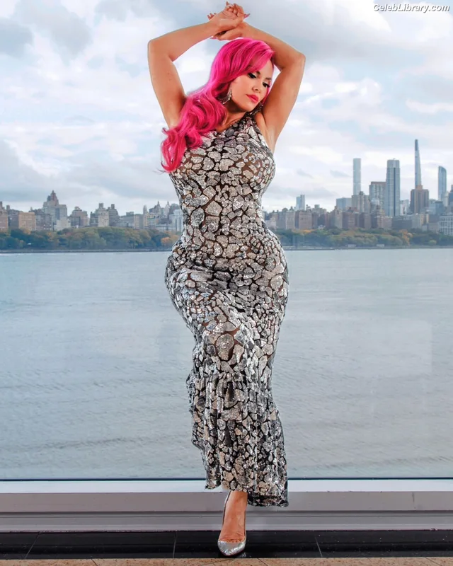 Nicole Coco Austin photo 1 of 1507