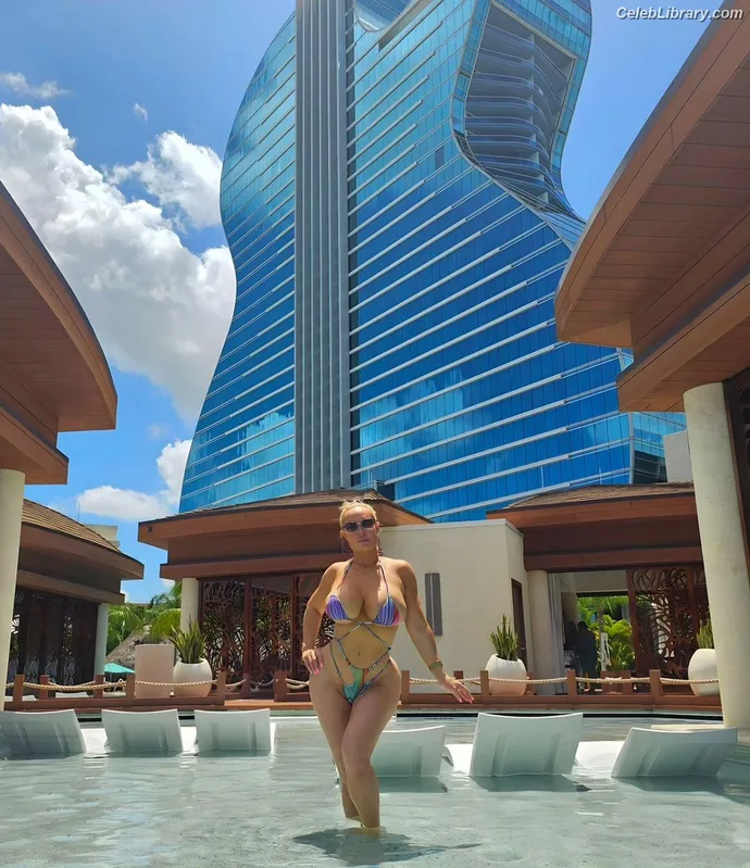 Nicole Coco Austin photo 9 of 1507
