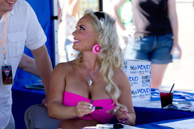 Nicole Coco Austin photo 3 of 1507