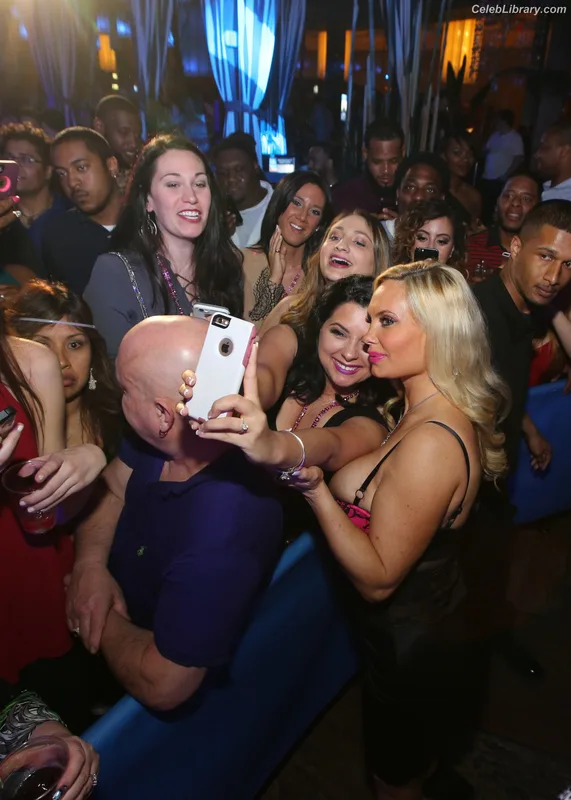 Nicole Coco Austin photo 9 of 1507