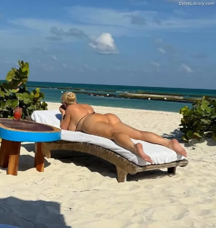 Nicole Coco Austin photo 1 of 1507
