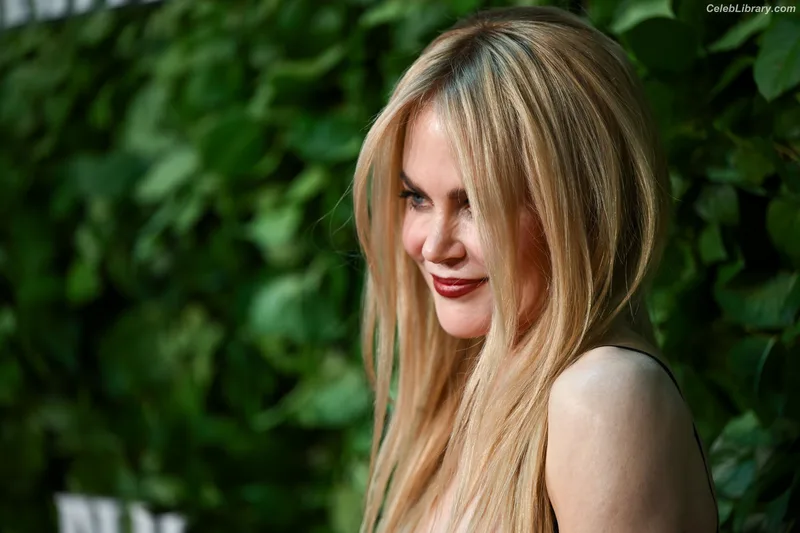 Nicole Kidman photo 1 of 457
