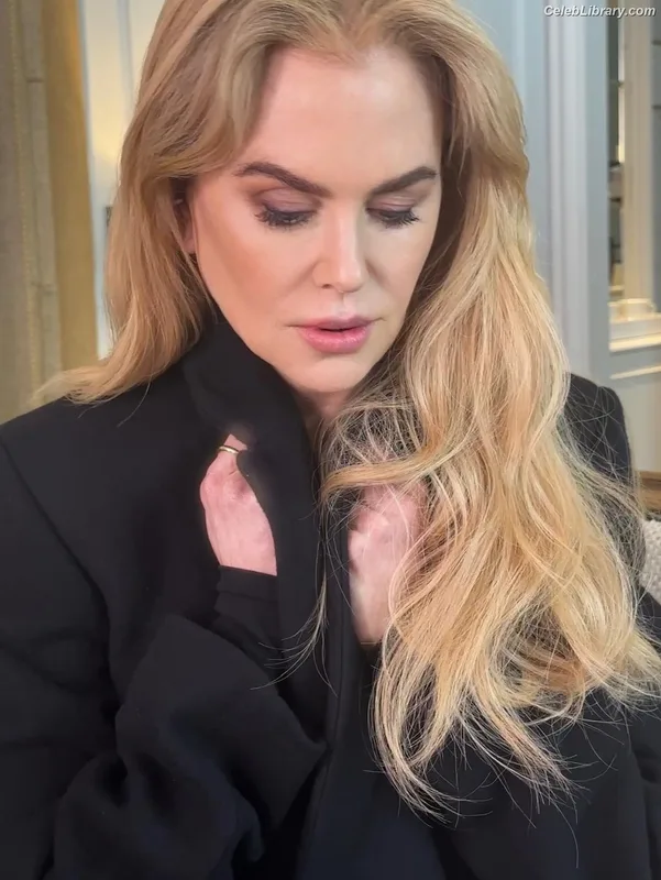 Nicole Kidman photo 1 of 457