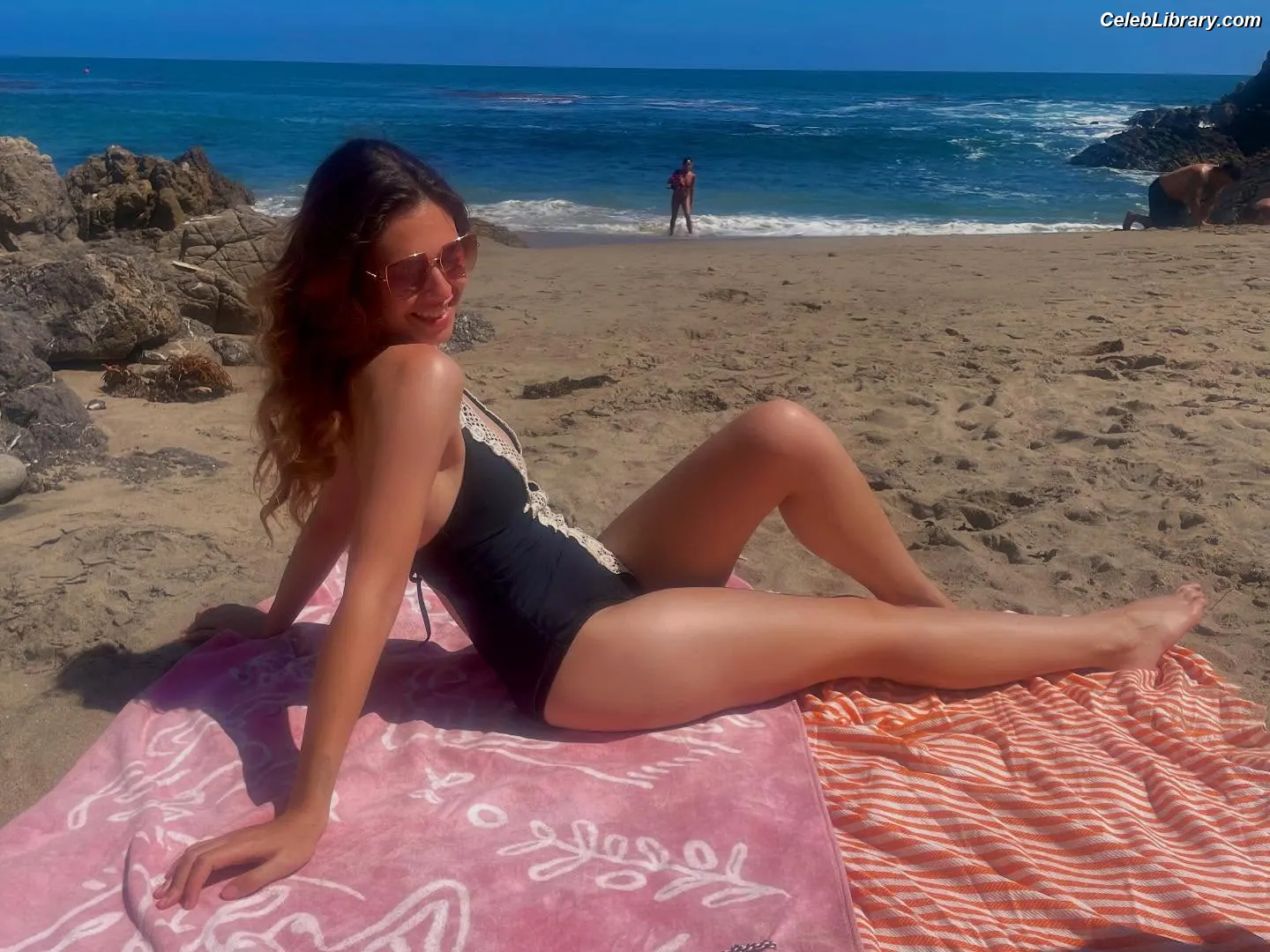 Nicole Maines photo 9 of 136
