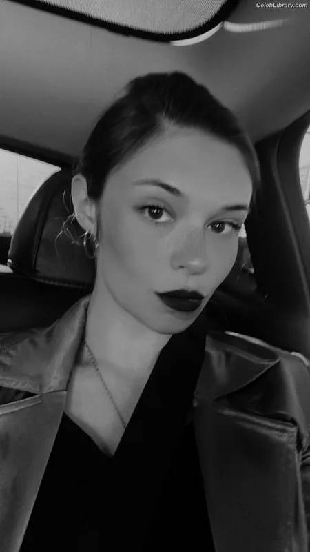 Nicole Maines photo 12 of 137